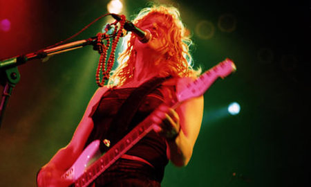 Courtney-Love-lead-singer-001.jpg