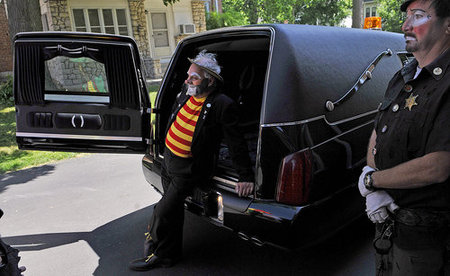 clown-funeral5.jpg