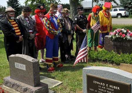 clown-funeral8.jpg