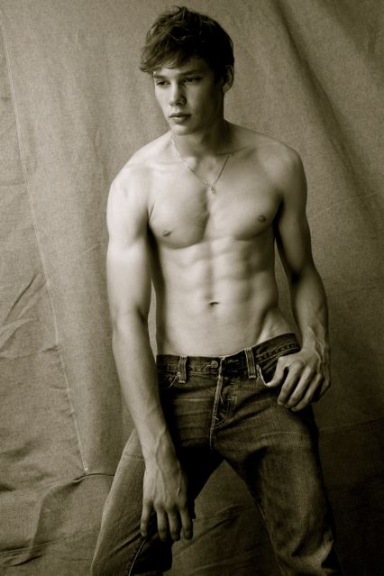 joey-kirchner-shirtless.jpg