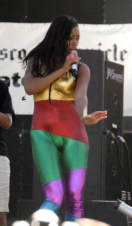 solange-cameltoe.jpg