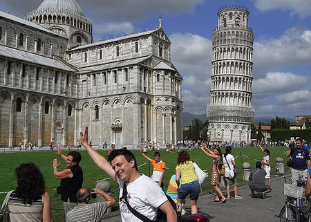 tourists-suck.jpg