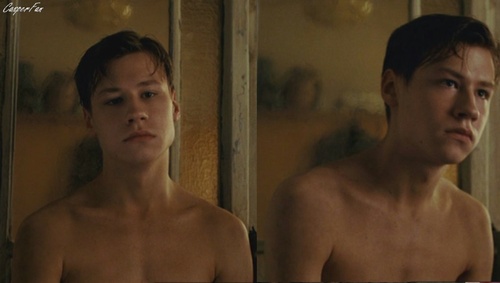 david-kross-shirtless.JPG