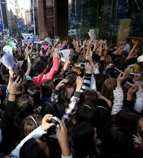 mystery-fan-trampled.jpg