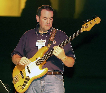 HuckabeeGuitar_300.jpg