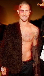 adam-levine-shirtless-02.jpg
