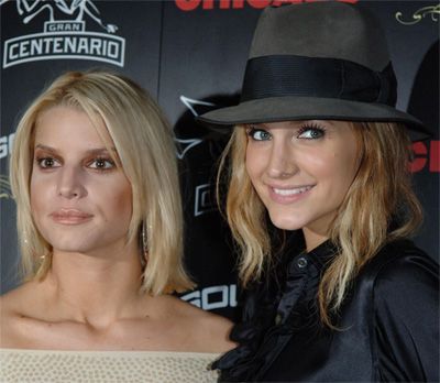 ashlee-jessica-simpson-chicago.jpg