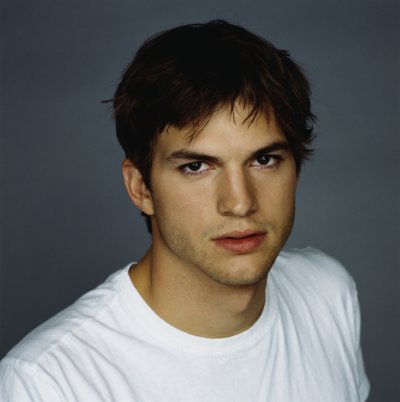 ashton-kutcher-portrait2.JPG