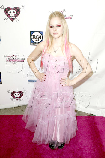 avril-lavigne-pink-dress.jpg