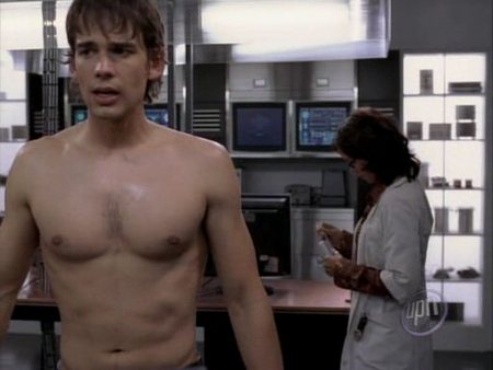 christopher-gorham-shirtless-03.jpg