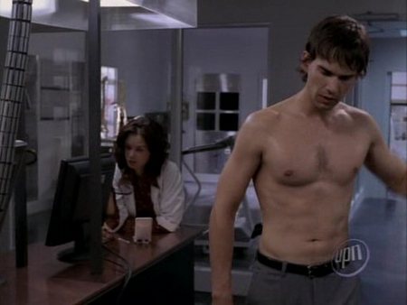 christopher-gorham-shirtless-04.jpg