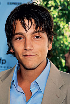 diego-luna-portrait.jpeg