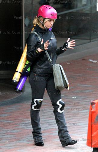 jessica-simpson-helmet.jpg
