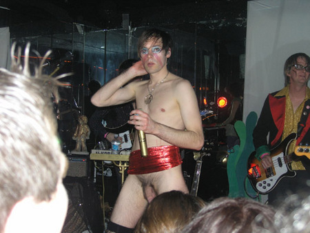 kevin-barnes-nude.jpg
