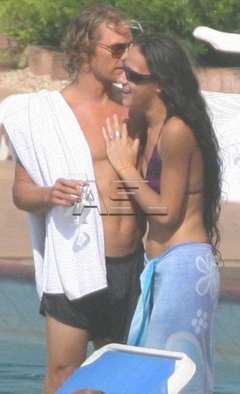matthew-mcconaughey-bulge-02.jpg
