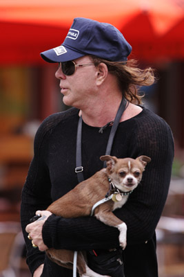 mickey-rourke-dog-02.jpg