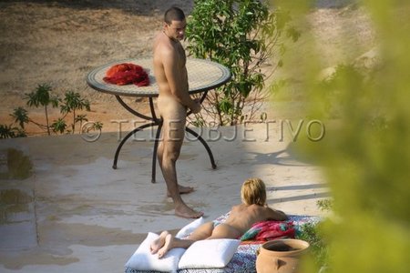 omar-ayyashi-nude07.jpg