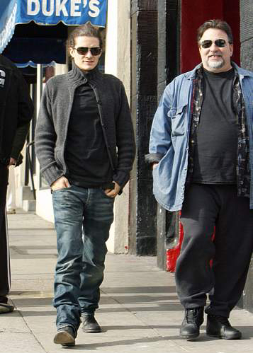 orlando-bloom-sweater.jpg