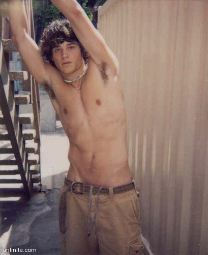 pizza-hut-shirtless-01.jpg