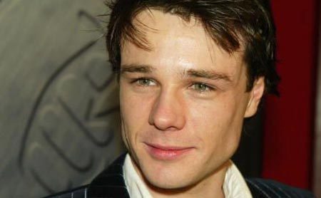 rupert-evans-portrait.jpg