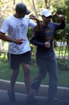 ryan-seacrest-jogging02.jpg