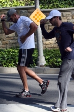 ryan-seacrest-jogging03.jpg
