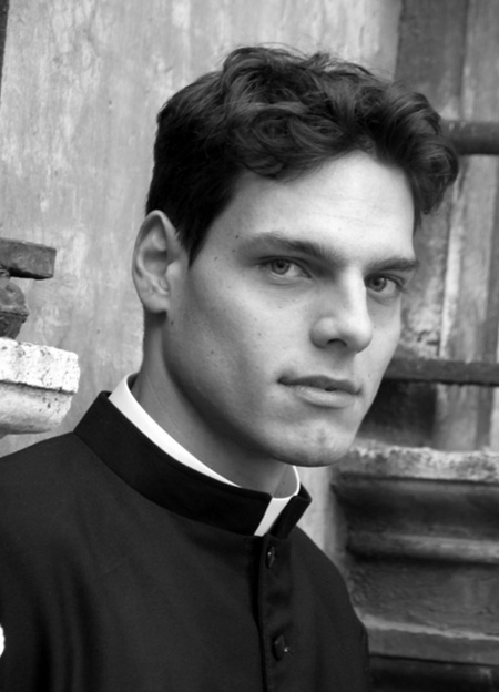 sexy-priest06.jpg