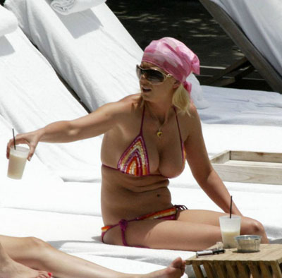tara-reid-bikini01.jpg