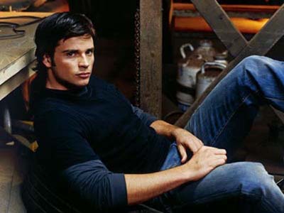 tom-welling-sitting.jpg