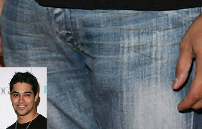 Wilmer Valderrama naked penis bulge