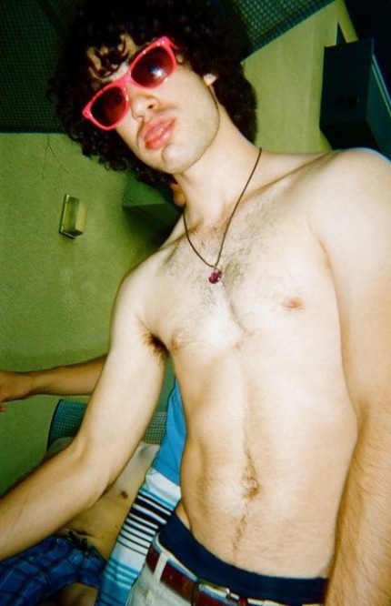 darren_criss_shirtless_glee-430x666.jpg