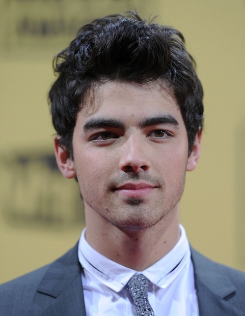 joe-jonas-portrait-2010.jpg