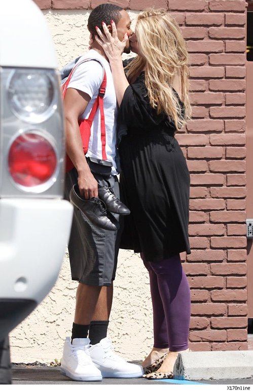 kirstie-alley-make-out.jpg