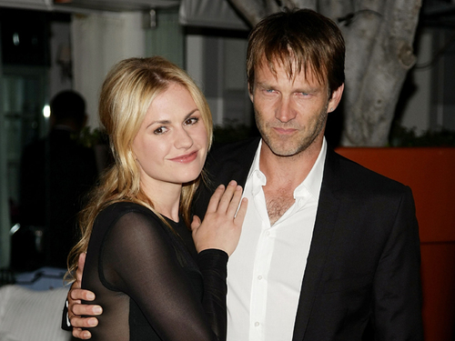 101111_anna-paquin-and-stephen-moyer-very-happy-to-be-engaged-august-24-2009.jpg