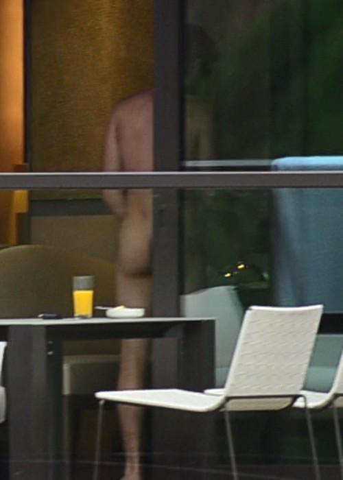 zac-efron-nude-hotel-01.jpg