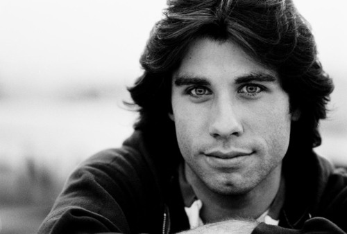 023_john_travolta_theredlist.jpg