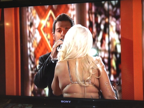 christina-aguilera-back-fat-the-voice-finale.JPG