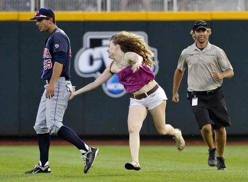 candice-sortino-baseball-butt-grab-01.jpg