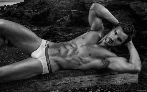 under_Thom_Evans_Obsession_No_2_by_Daniel_Jaems_10.jpg