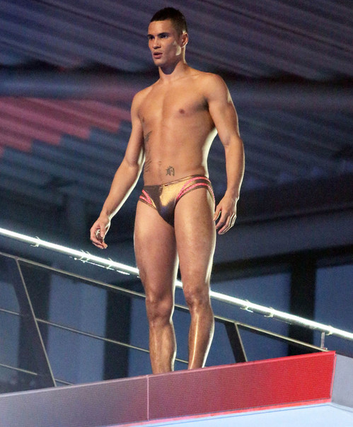 anthony_ogogo_splash.jpg