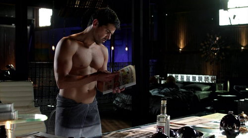Adam-Huss-in-Femme-Fatales-episode-2.12-07.jpg