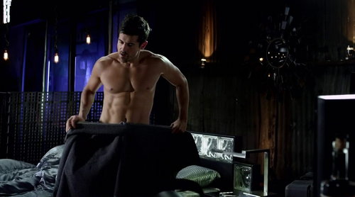 iiAdamHuss_FemmeFatales_s2e12_Libra_20120810_004.jpg