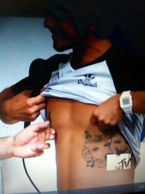 teen-wolf-dylan-obrien-tyler-posey-nipple.jpg