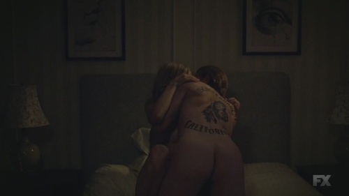 SoA_6x01__Charlie_Hunnam___000055_14-08-36_.JPG