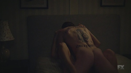 SoA_6x01__Charlie_Hunnam___000111_14-08-48_.JPG