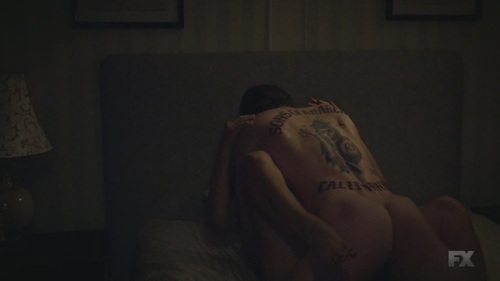 SoA_6x01__Charlie_Hunnam___000118_14-08-49_.JPG