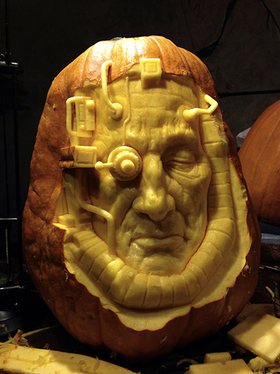 A-horror-face-carved-out--002.jpg
