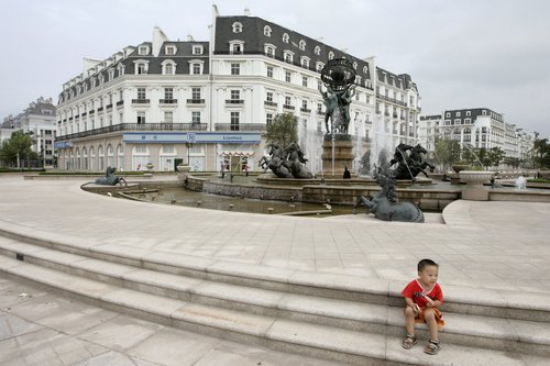 theres-even-a-gated-community-that-occupies-12-square-miles.jpg