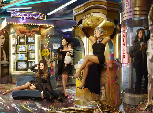 rs_560x415-131201150439-1024.Khloe-Kris-Kourtney-Bruce-Christmas-Card.jl.120113.jpg