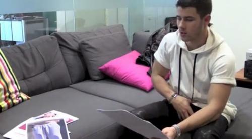 nick jonas guess the bulge1.jpg